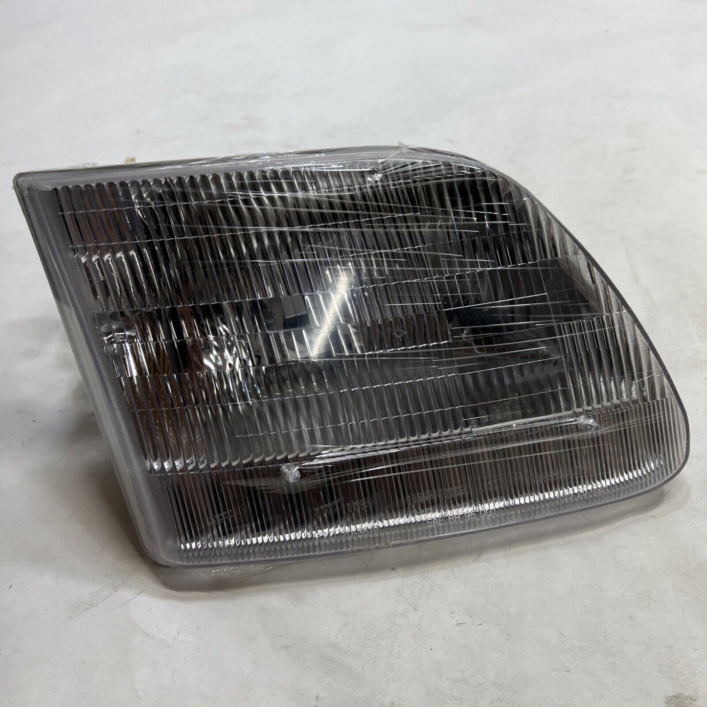 New OEM Genuine Right 1A Auto Headlight Assembly 203519801