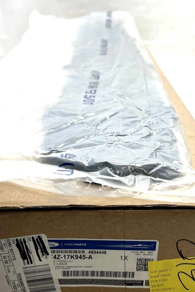 New OEM Genuine Ford Edge 2008-2010 Bumper Grille 8T4Z17K945A