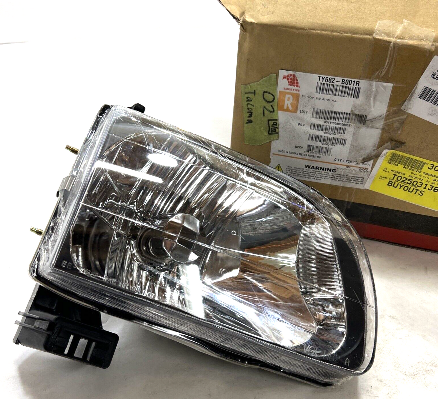 New Eagle Eyes for Toyota Passenger Side Headlamp With Bulb TY682B001R