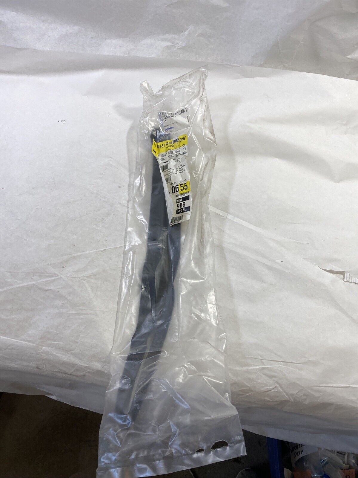 Genuine OEM GM Front Passenger Side Door Front Auxiliary Weatherstrip 95286062