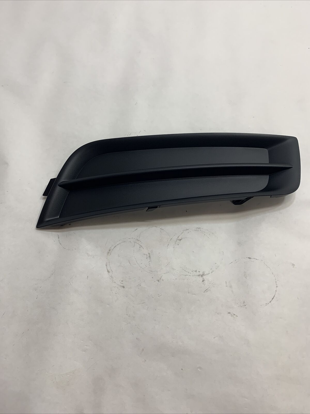 New OEM GM 11-14 Chevy Cruze Front BUMPER GRILLE- TRIM COVER RIGHT 94831150