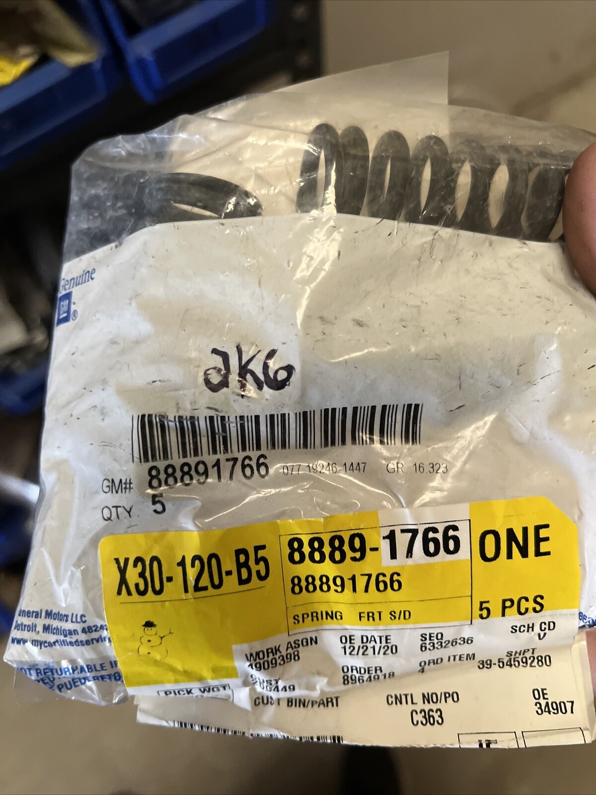 1 Single* OEM Genuine GM C3500 1988-2000 Side Door Hinge Pin Spring 88891766