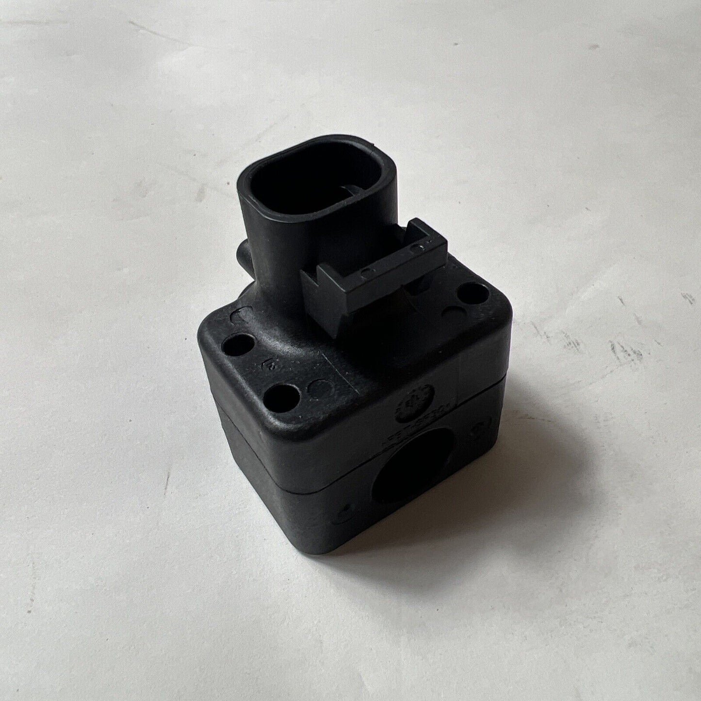 Genuine OEM GM Chevrolet Expres 2500 Front Sensor 2003-2004 15750627