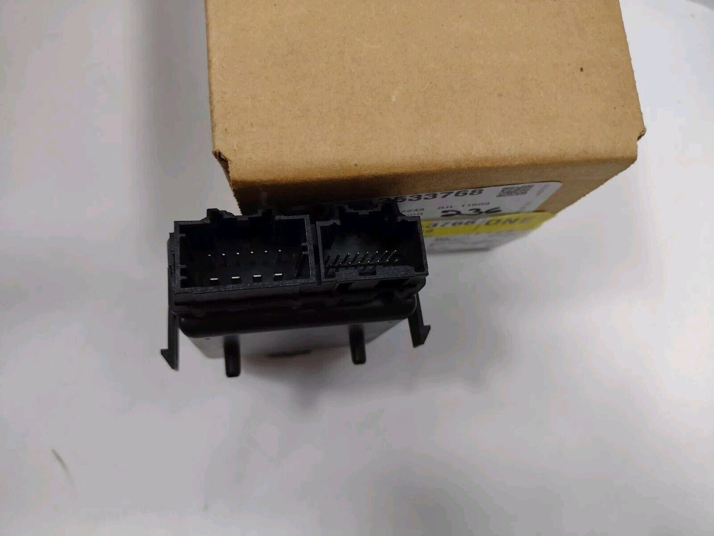 New OEM GM Genuine Parts 13533768 Seat Heater Control Module