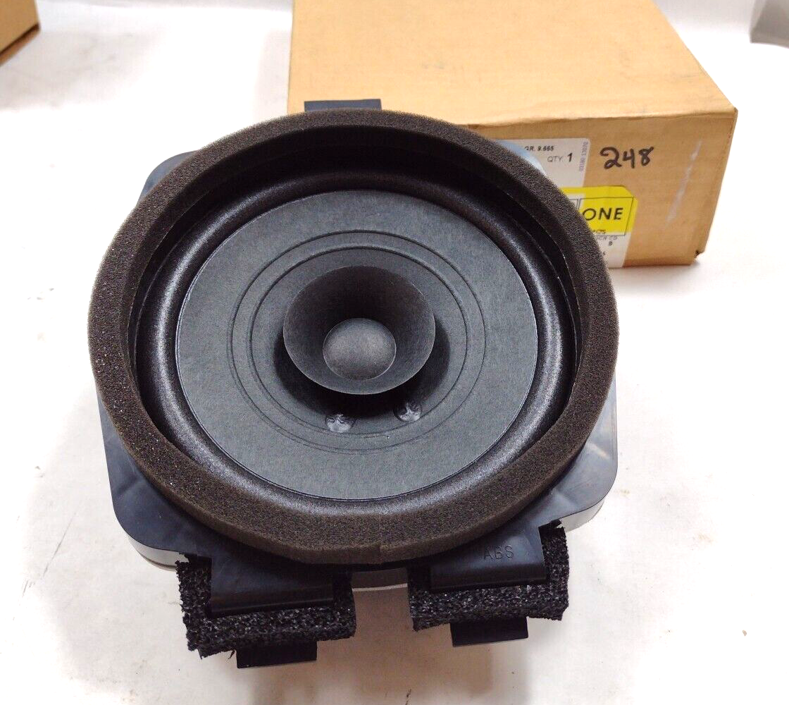 Genuine OEM GM Chevrolet Colorado Speaker 2004-2012 25858090
