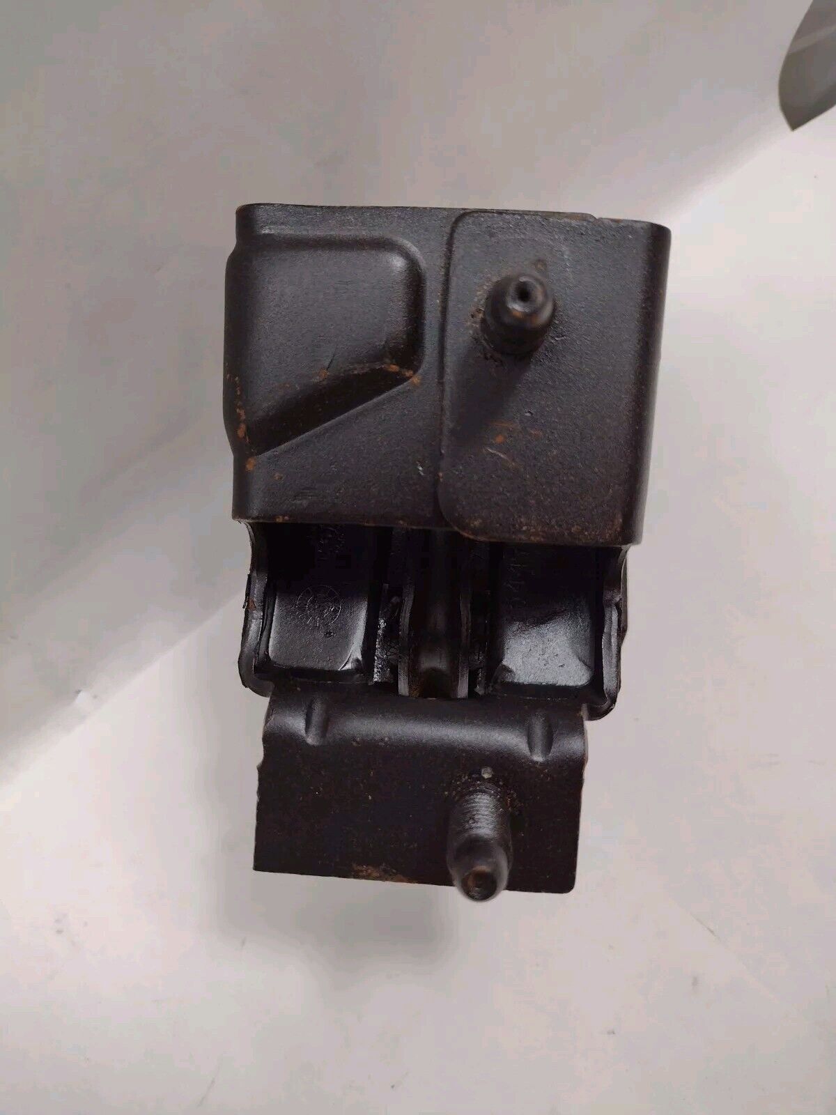 Genuine OEM GM Buick LaCrosse Rear Engine Mount 1999-2009 10447321