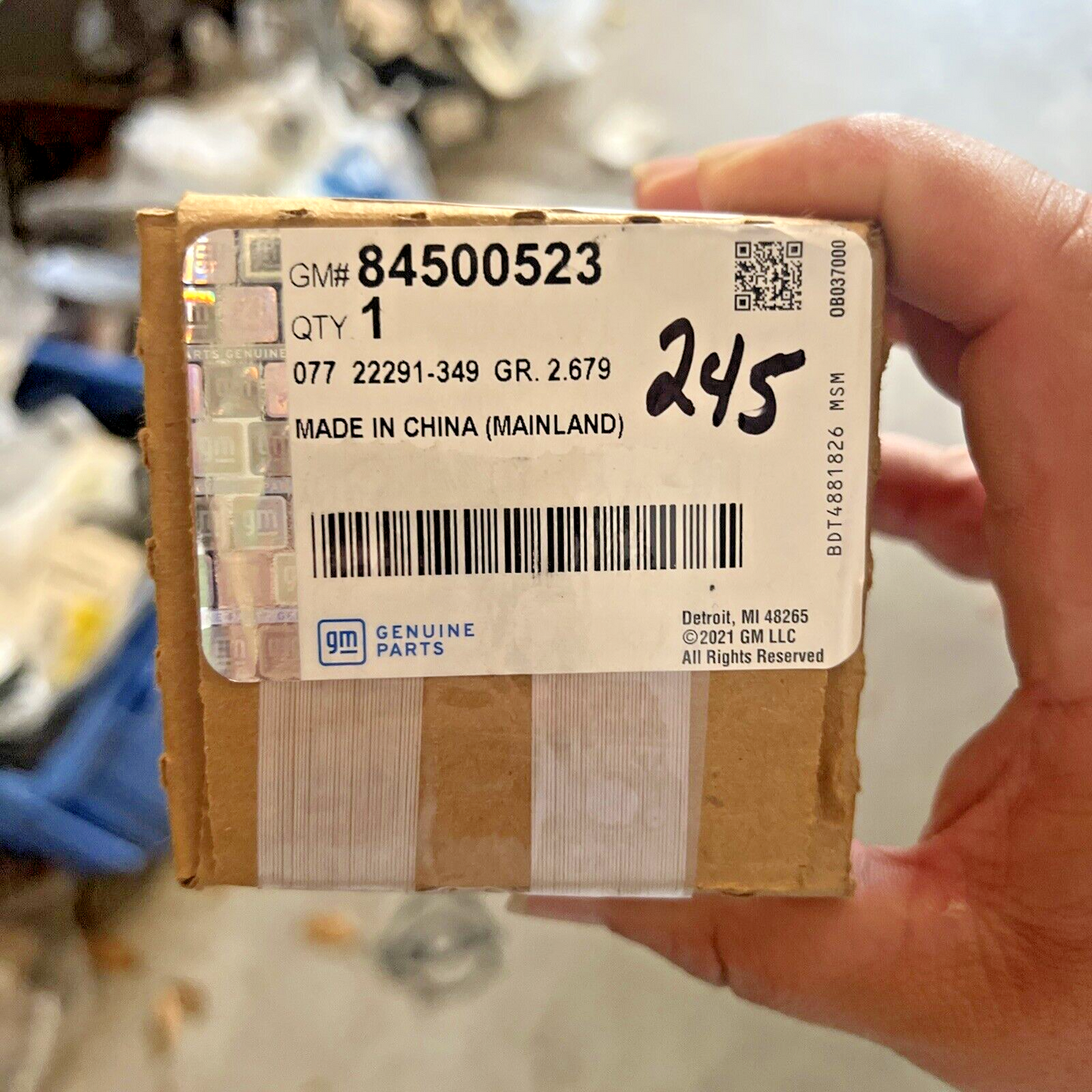 Genuine OEM GM Rear Right Passenger Side Bumper Reflector Lower Lamp 84500523