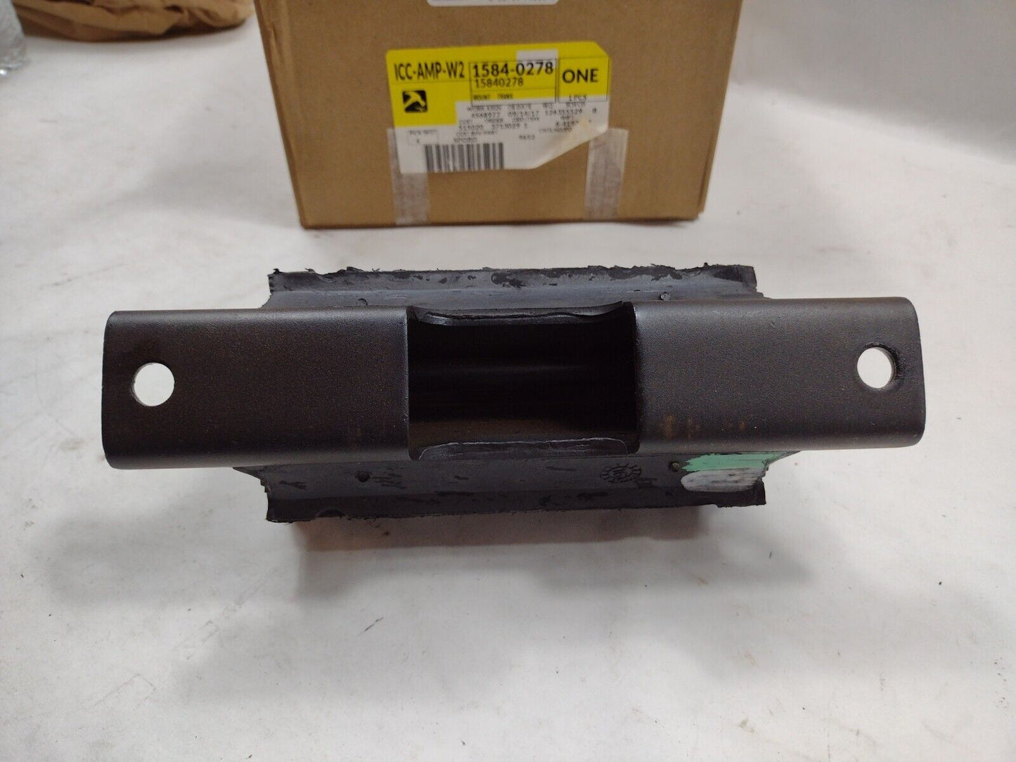 Genuine OEM GM GMC Yukon Automatic Transmission Mount 2007-2014 15840278