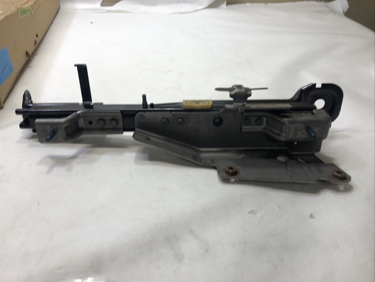 New OEM GM 04-12 Chevrolet Colorado Driver Seat Outer Adjuster 10388137