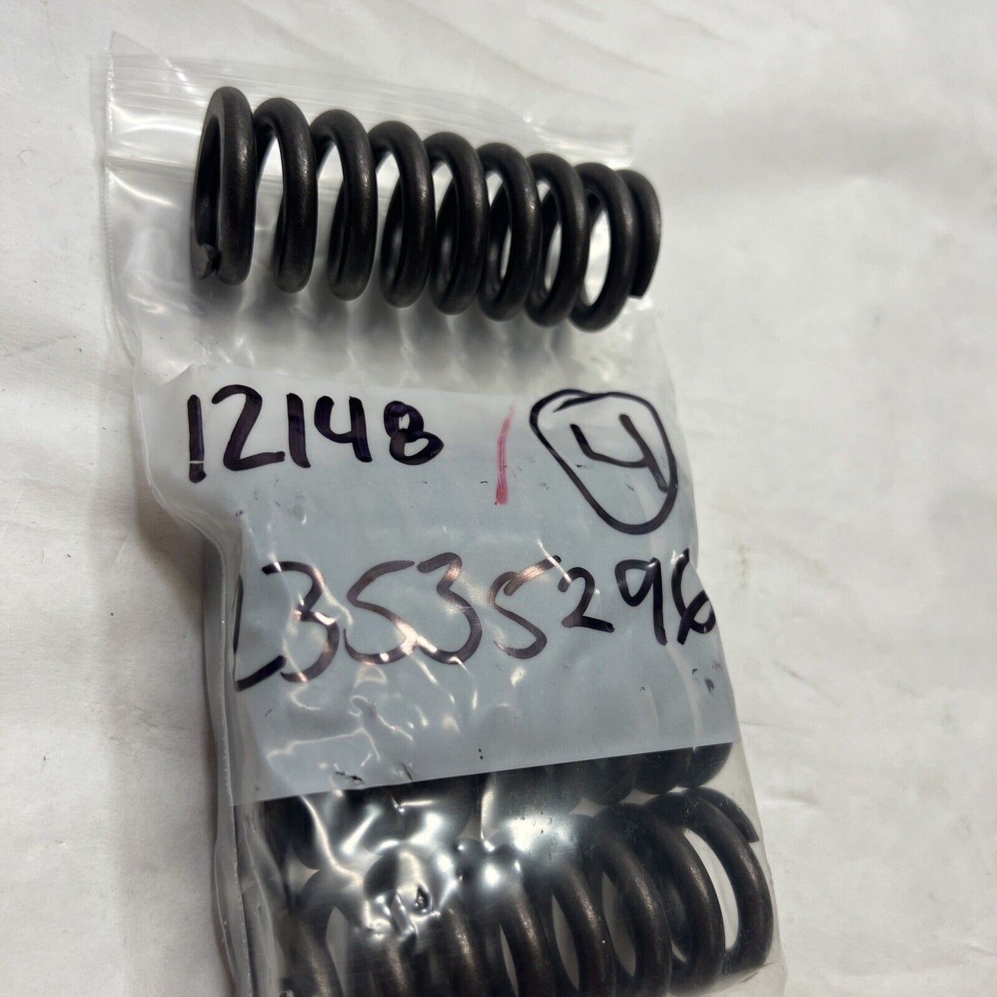 New OEM Genuine Detroit Diesel Engine Valve Spring 23535296