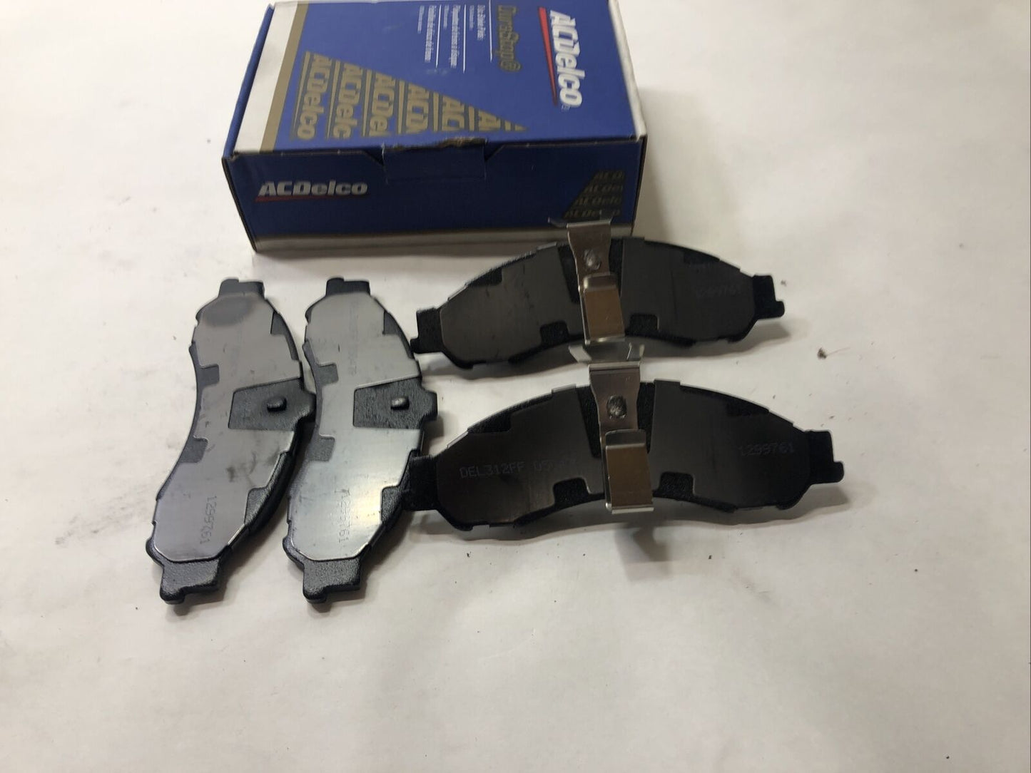 New OEM Genuine GM ACDelco 17D1043C Ceramic Front Disc Brake Pad Set 19111434