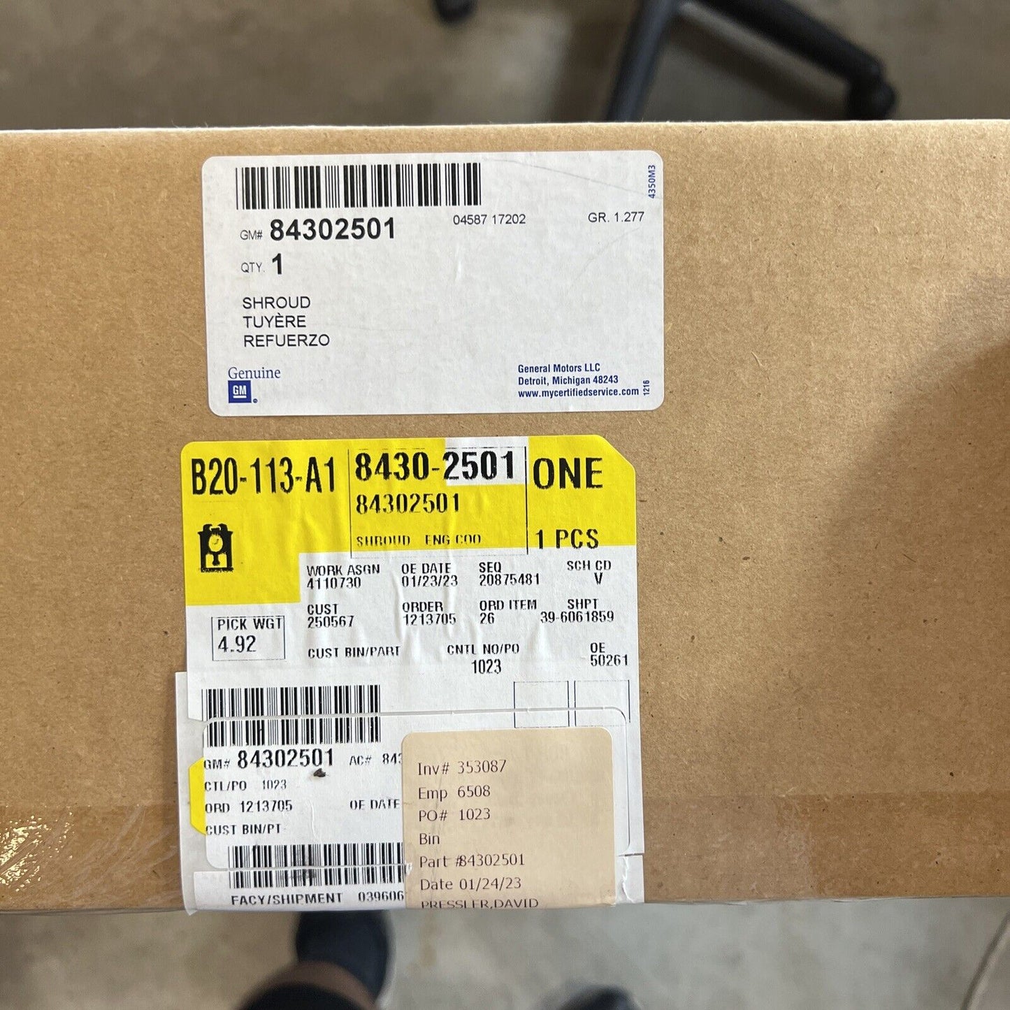 Genuine OEM GM Cadillac Chevrolet Engine Cooling Fan Shroud 2010-2014 84302501