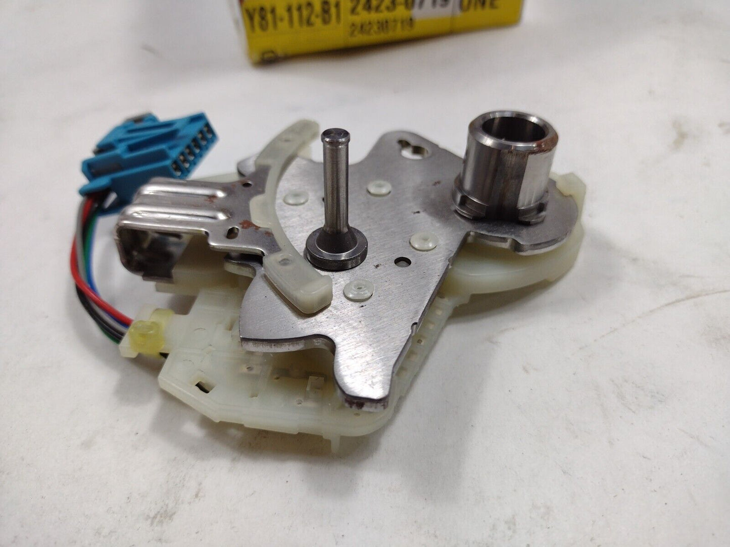 GM Genuine Parts 24230719 Automatic Transmission Manual Shaft Detent Lever