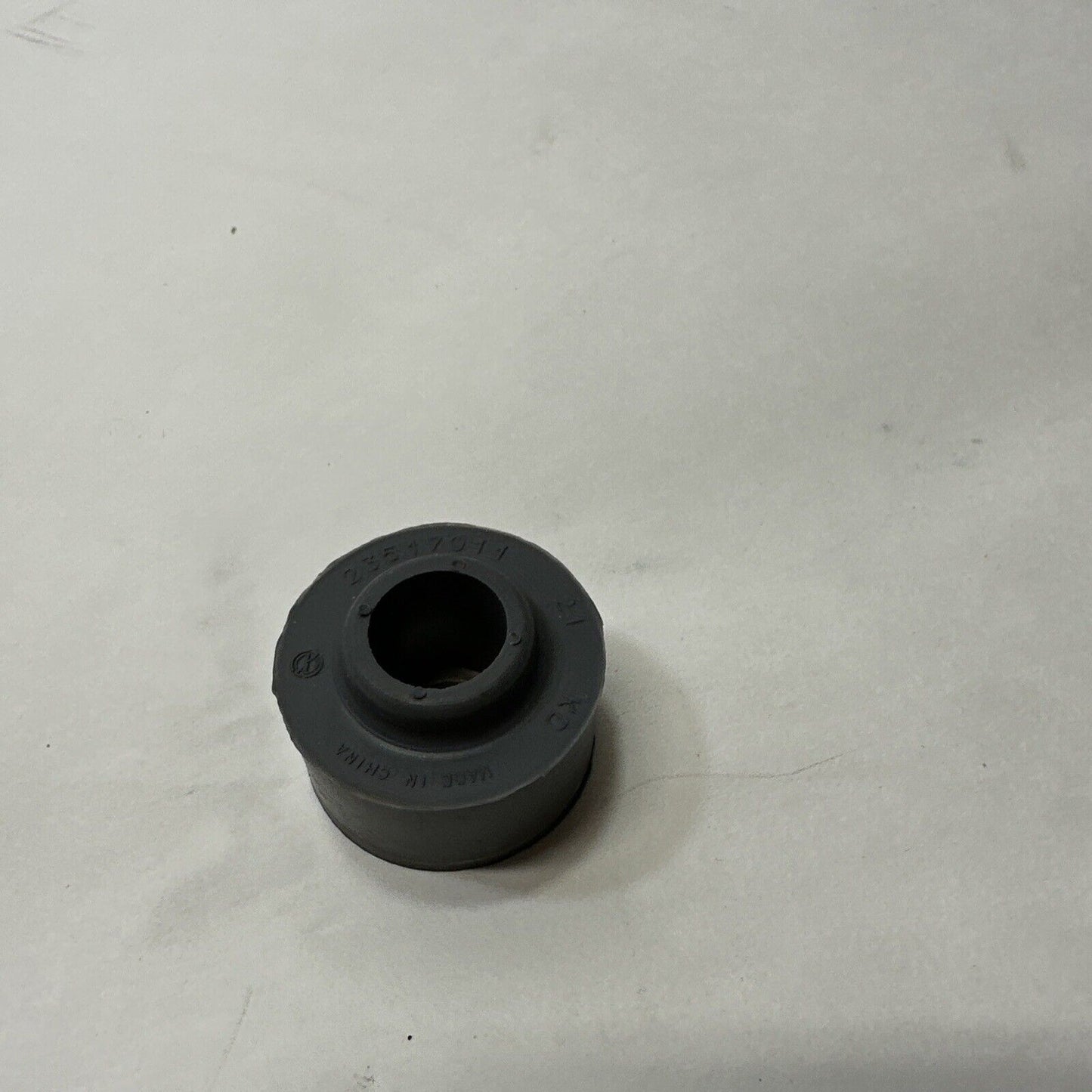 New Detroit Diesel Rocker Cover Bolt Isolator 23517911