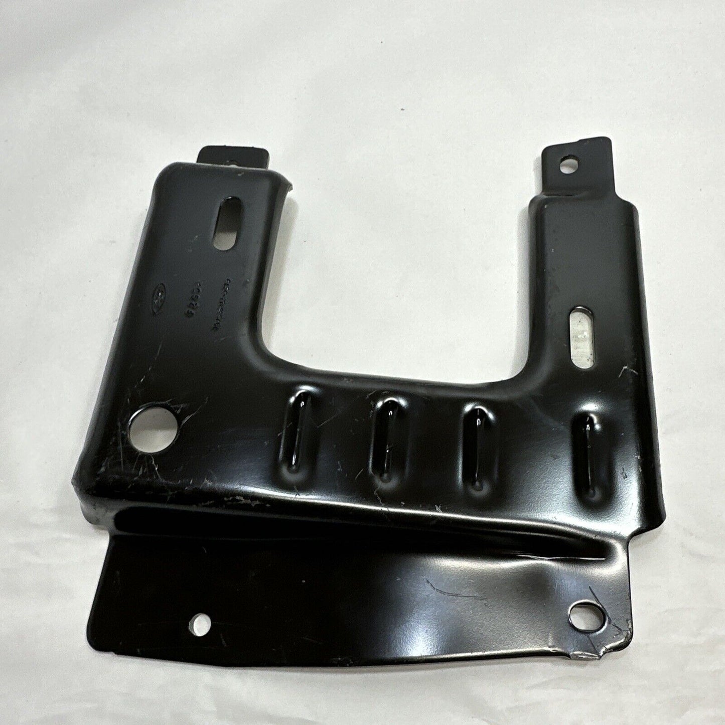 New OEM Genuine Ford F-150 2004-2005 Left Driver Side Mount Plate 4L3Z17B985AA