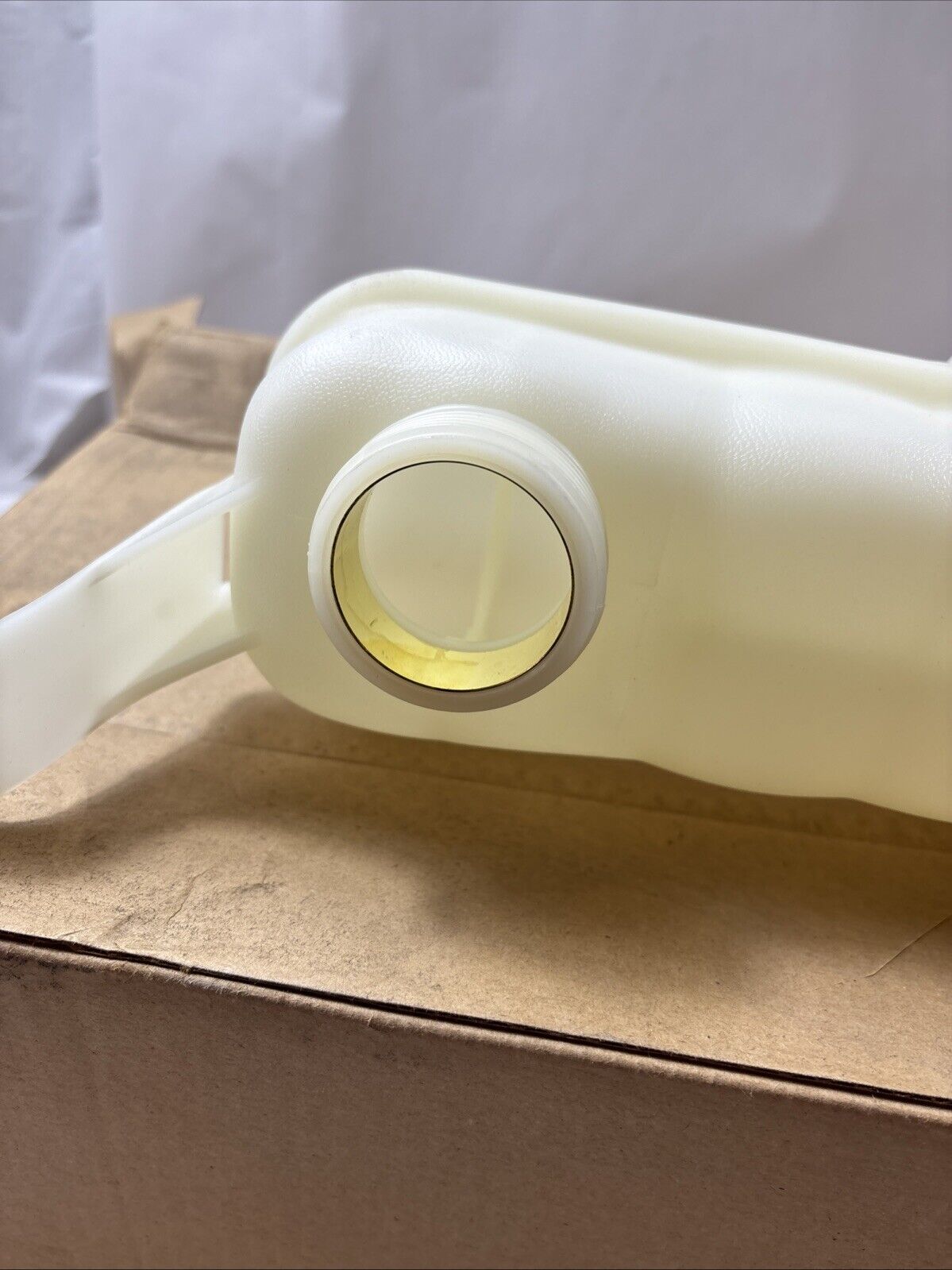 Genuine OEM GM ACDelco 22639946 Engine Coolant Recovery Tank