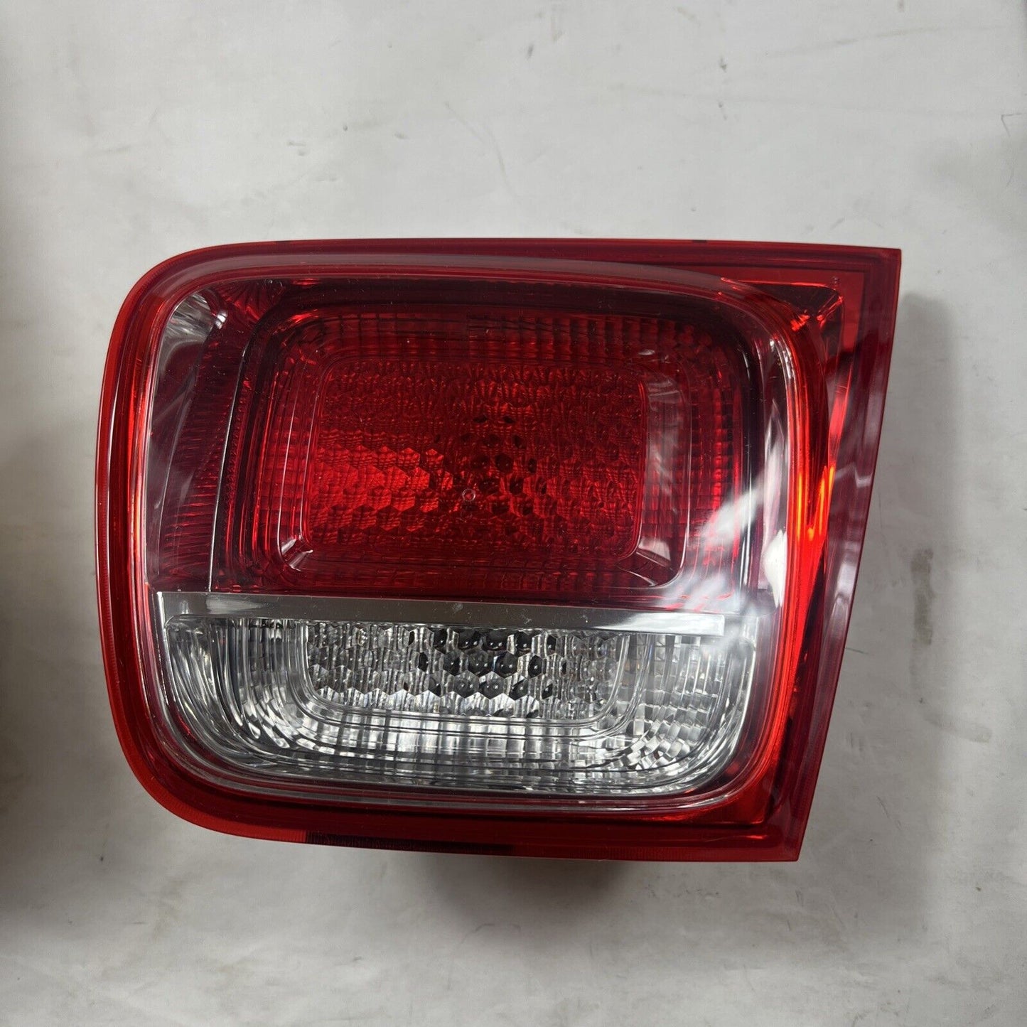 Genuine OEM GM Chevrolet Malibu Halogen Tail Lamp 2013-2016 22907312