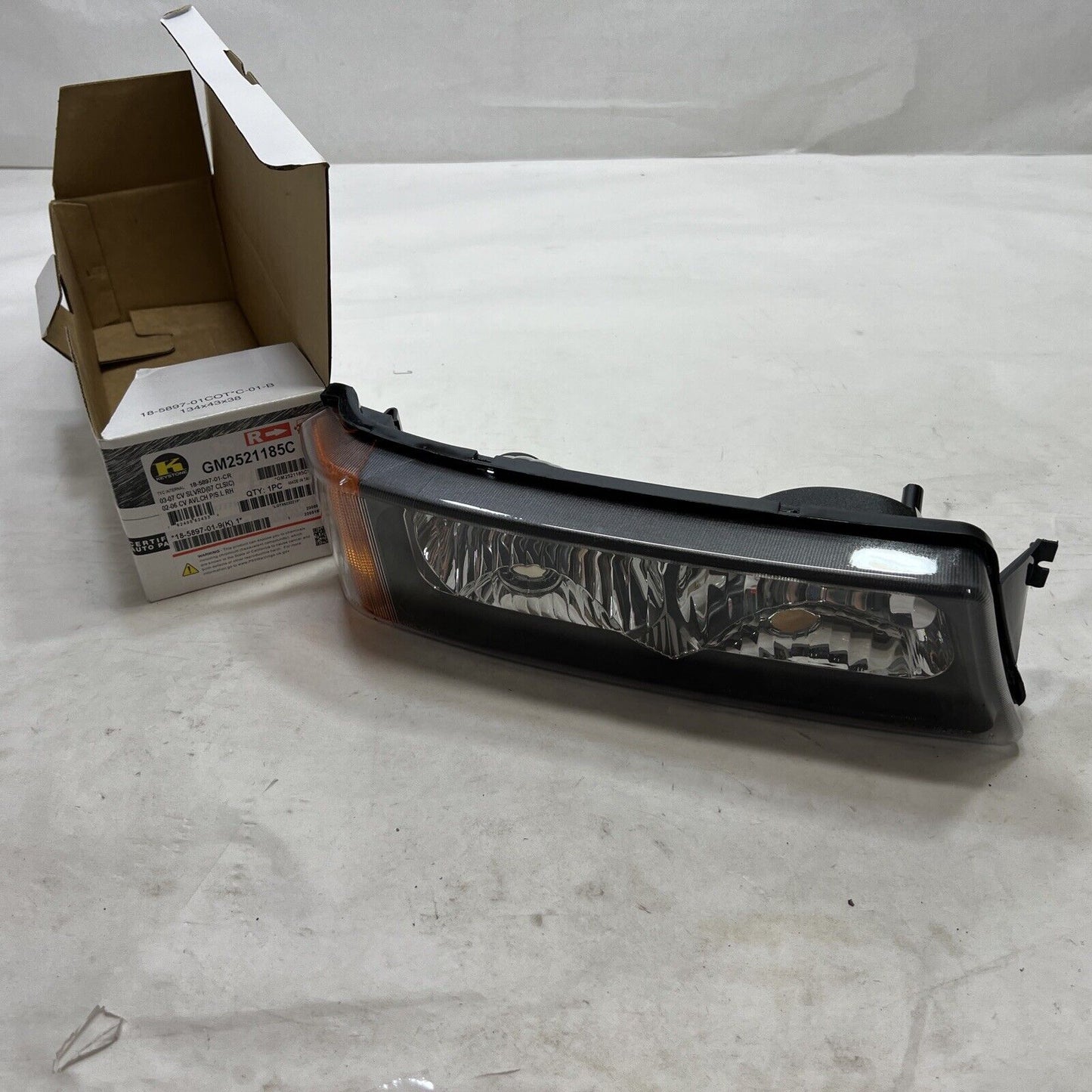 New For Keystone Silverado 02-06 Right Passenger Parking Signal Light GM2521185C