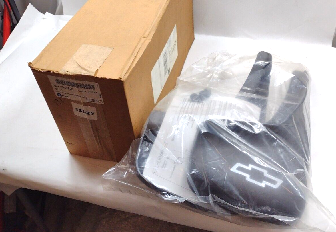 Genuine OEM GM Chevrolet Suburban Tahoe Front Splash Guards Mud Flaps 12495822