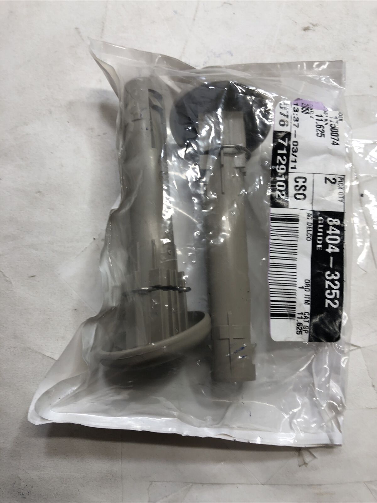 GMC GM OEM 17-18 Acadia Third Row Seat-Headrest Head Rest Guide Sleeve 84043252