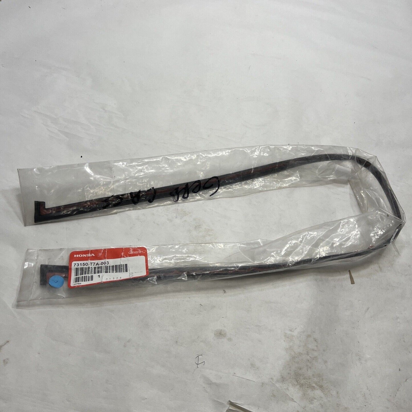 New OEM Genuine Honda HR-V 2016-2021 Front Upper Windshield Molding 73150T7A003