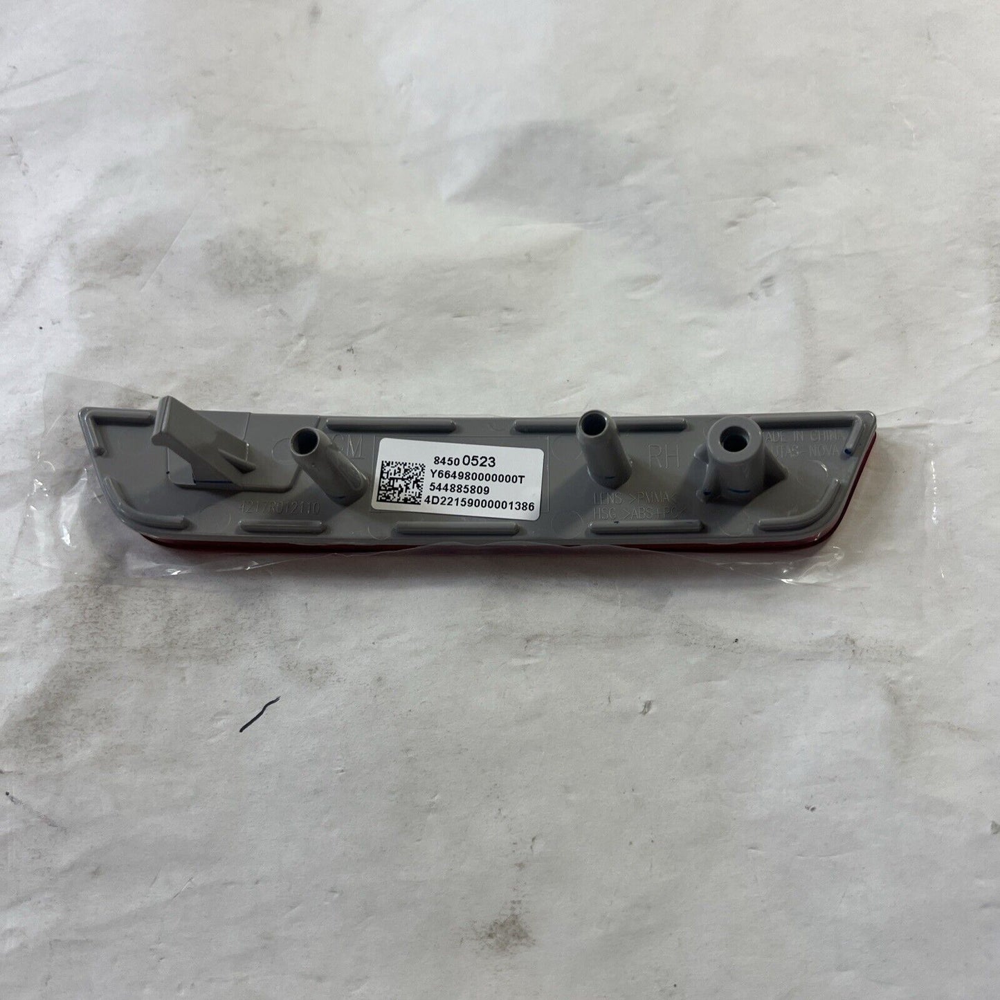 Genuine OEM GM Rear Right Passenger Side Bumper Reflector Lower Lamp 84500523