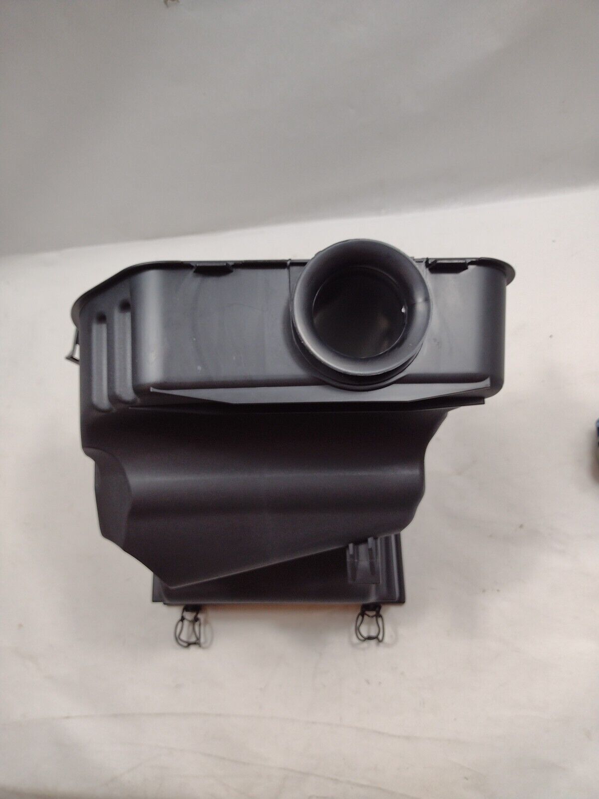 Genuine OEM GM Chevrolet Impala Air Cleaner Housing 2006-2011 10350736