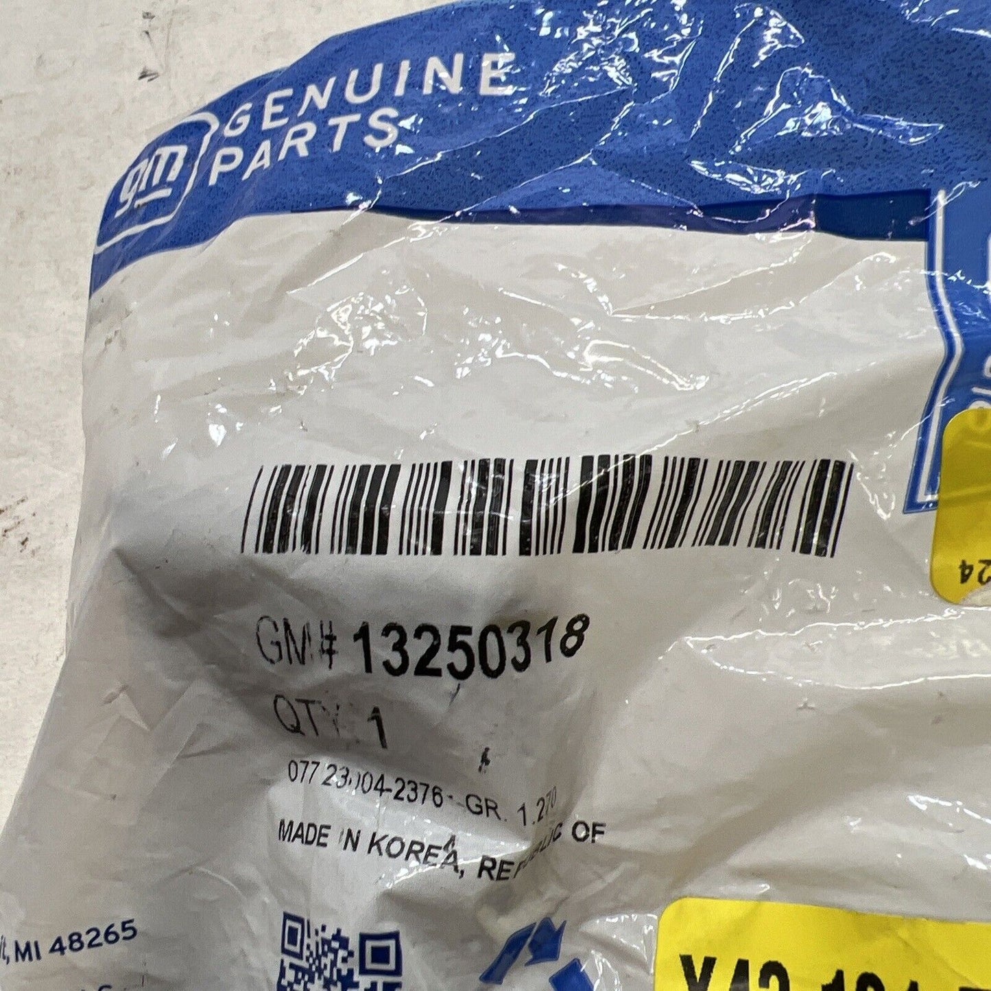 Genuine OEM GM Cascada Upper Engine Radiator Bracket 2011-2019 13250318