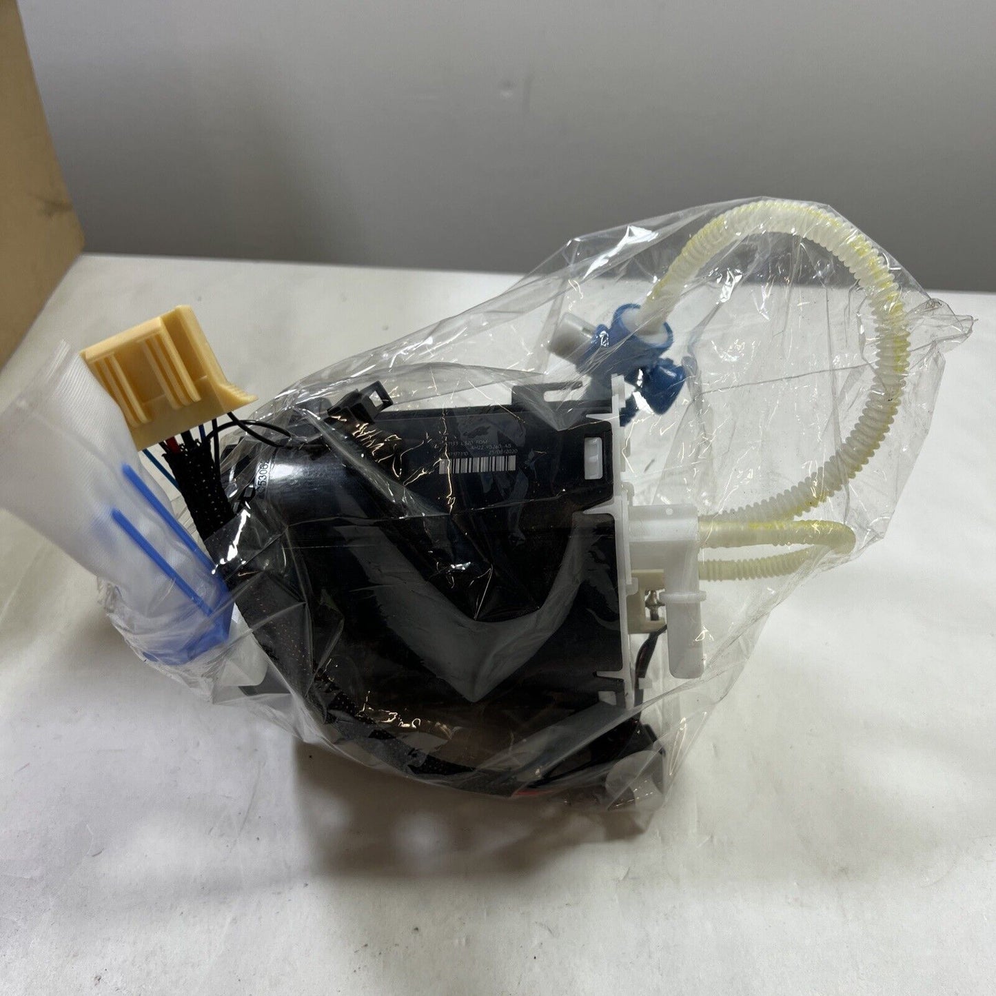 Genuine OEM Land-Rover Fuel Pump Assembly LR043385