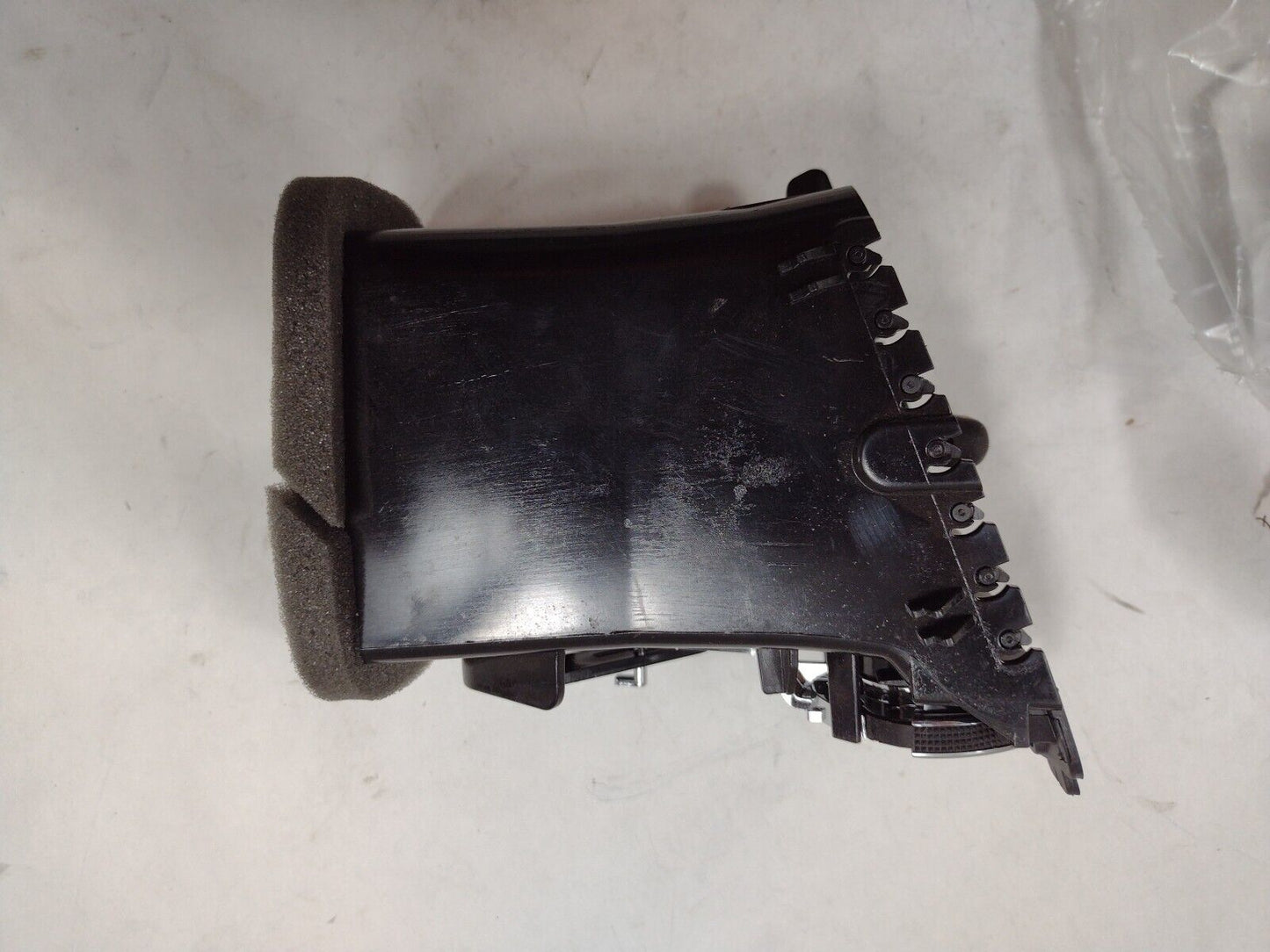 Genuine OEM Mopar Air Cond/heater Vents Right Hand 1VM62dX9AN