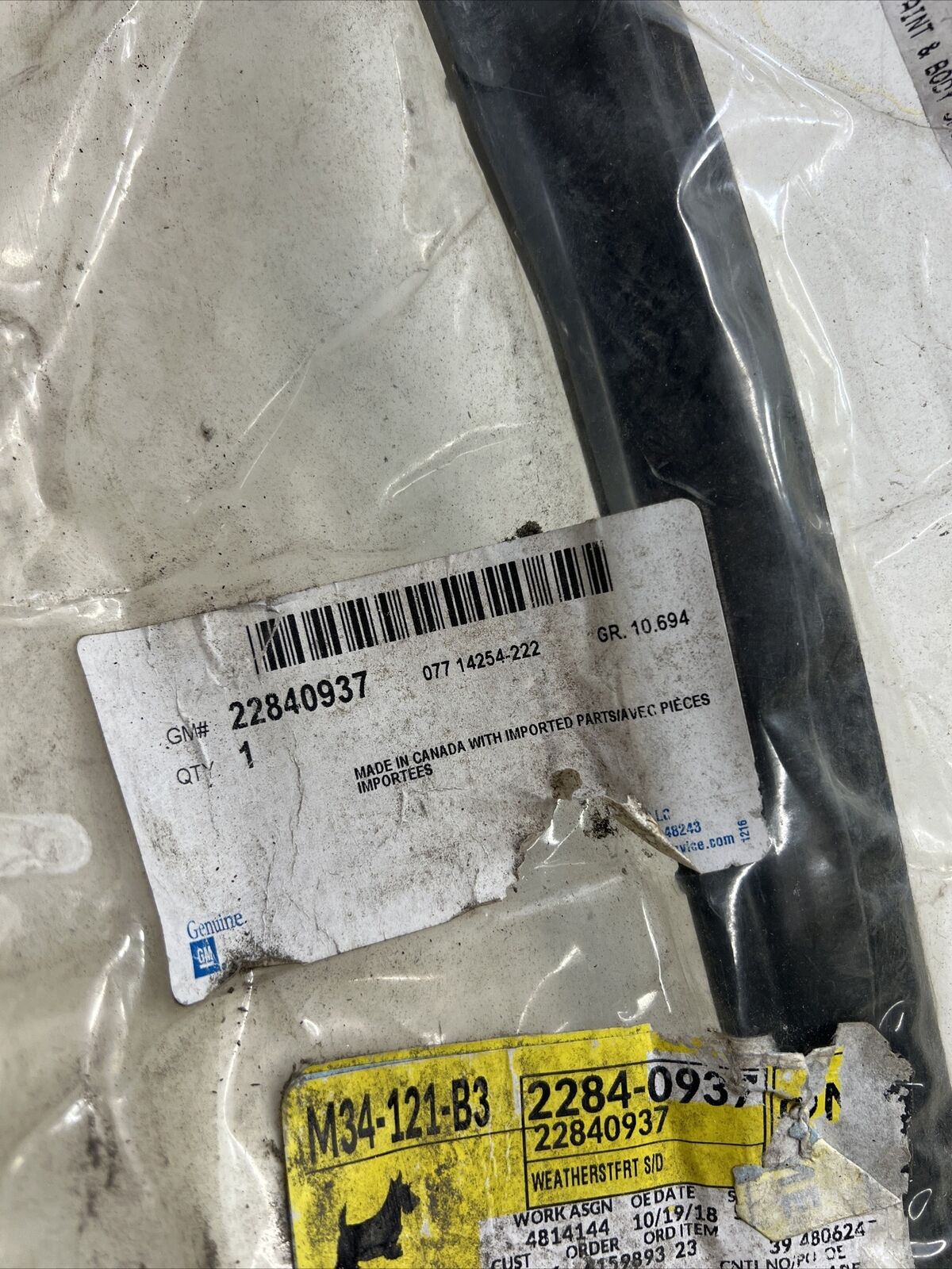 New OEM Genuine GM CTS Right Passenger Side Door Weather Strip 22840937