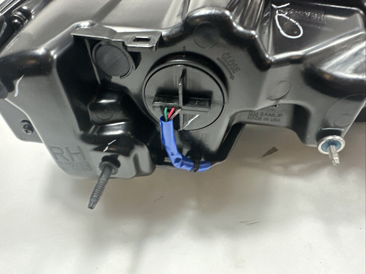 Genuine OEM GM Rear Right Side LED Smoked Tail Light Lamp 2019-2024 84725130