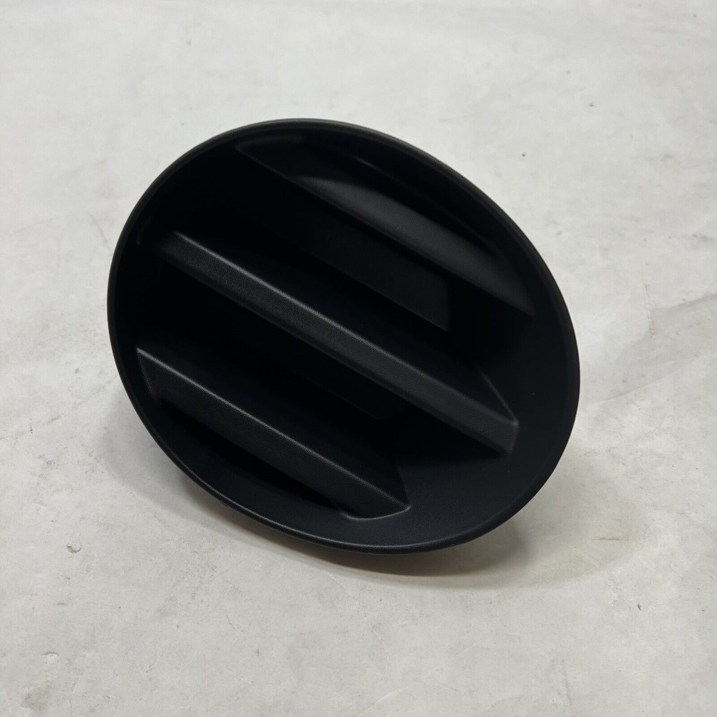 New OEM Genuine Ford Expedition Right Passenger Side Vent Cover 7L1Z17E810AA