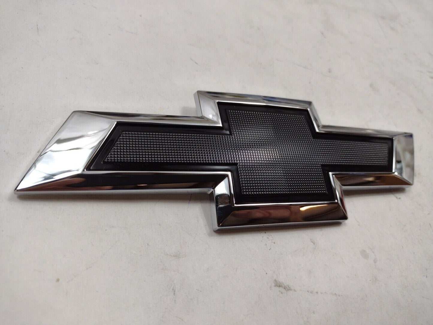 Genuine OEM GM Chevy Trax Liftgate Emblem 2017-2022 42565431