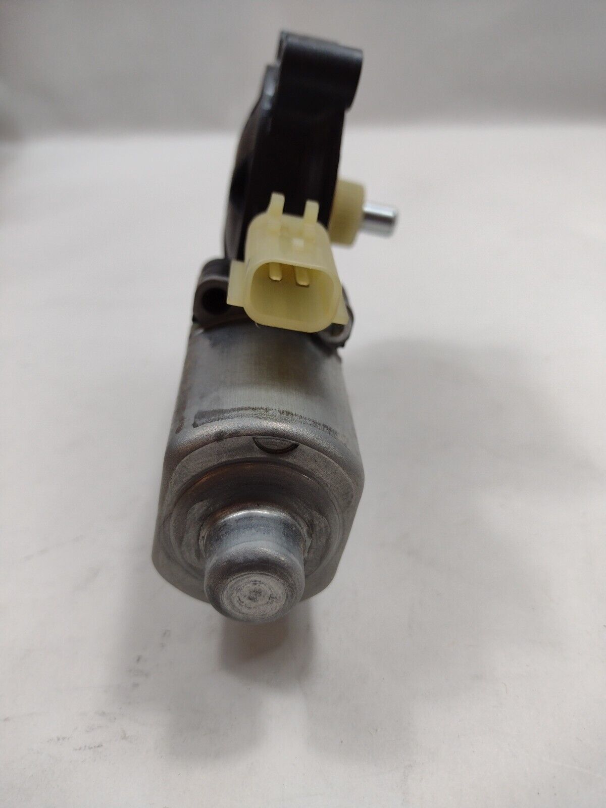 Gneuine OEM GM Chevrolet Sonic Window Motor 2012-2020 95919458