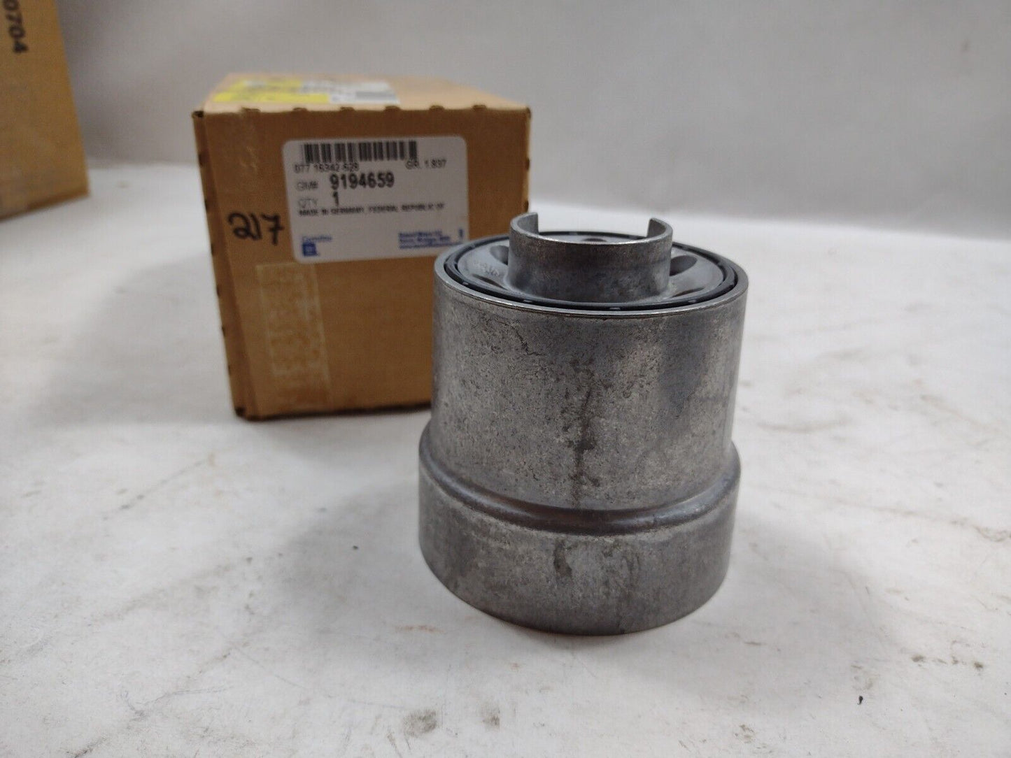 Genuine OEM GM Saturn L300 Engine Oil Filter Shell 2000-2005 9194659