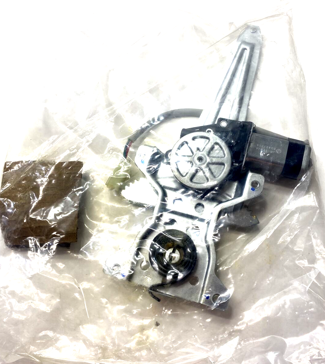 New OEM Genuine GM Rear Side Window Regulator Motor Assembly 19251824