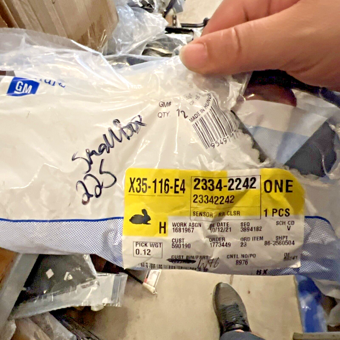 Genuine OEM GM Yukon Tahoe Rear Closure Hands Free Lower Sensor 15-20 23342242