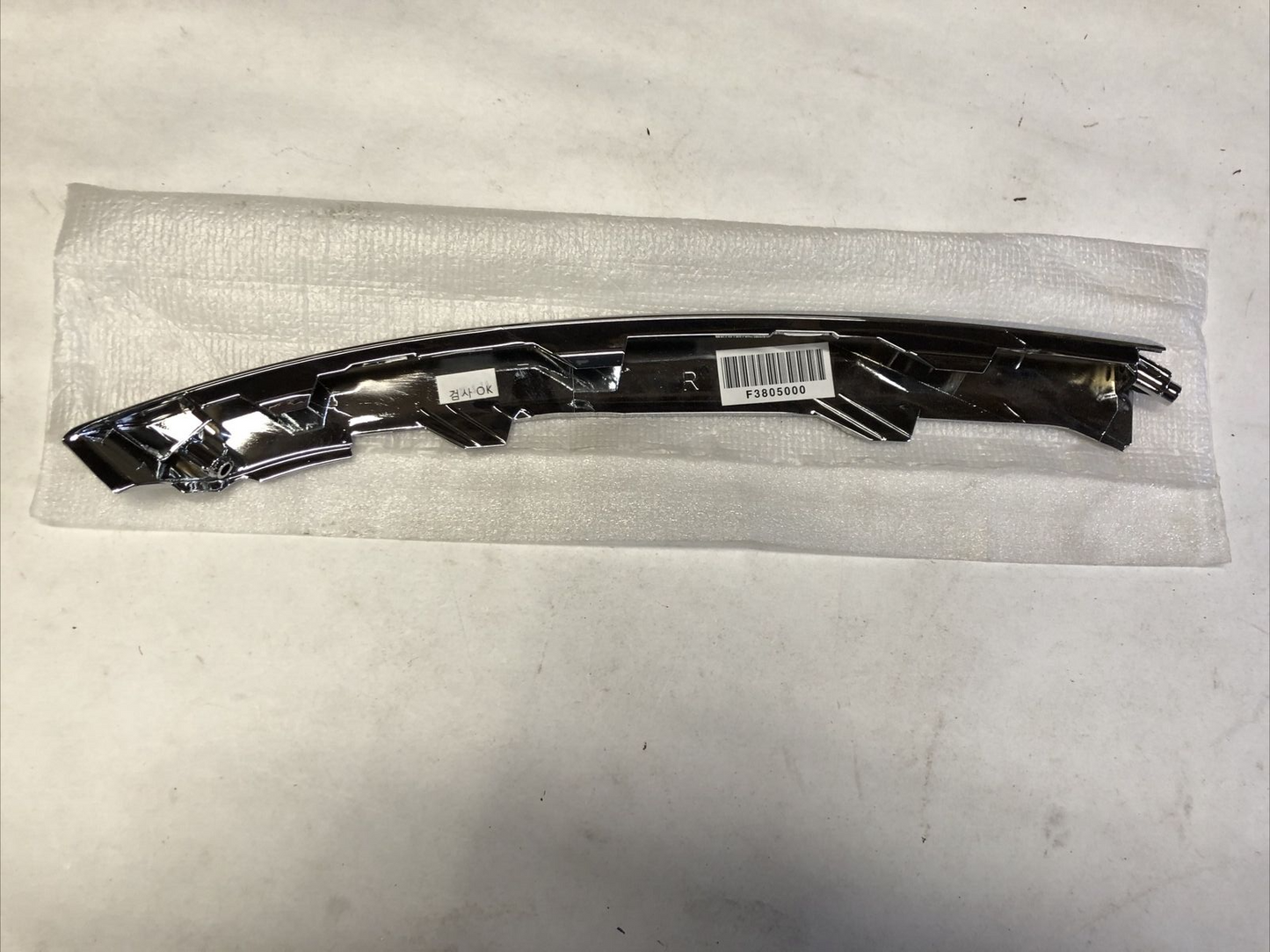 New OEM Genuine Kia Right Passenger Side Trim Grill 86564D4000