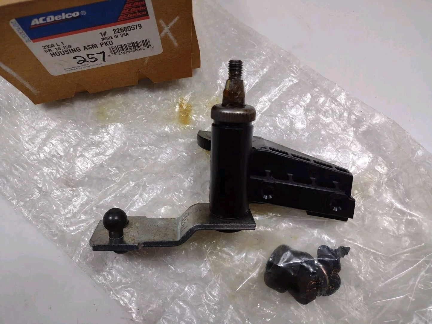 Genuine OEM GM Windshield Wiper Transmission Assy 22685579