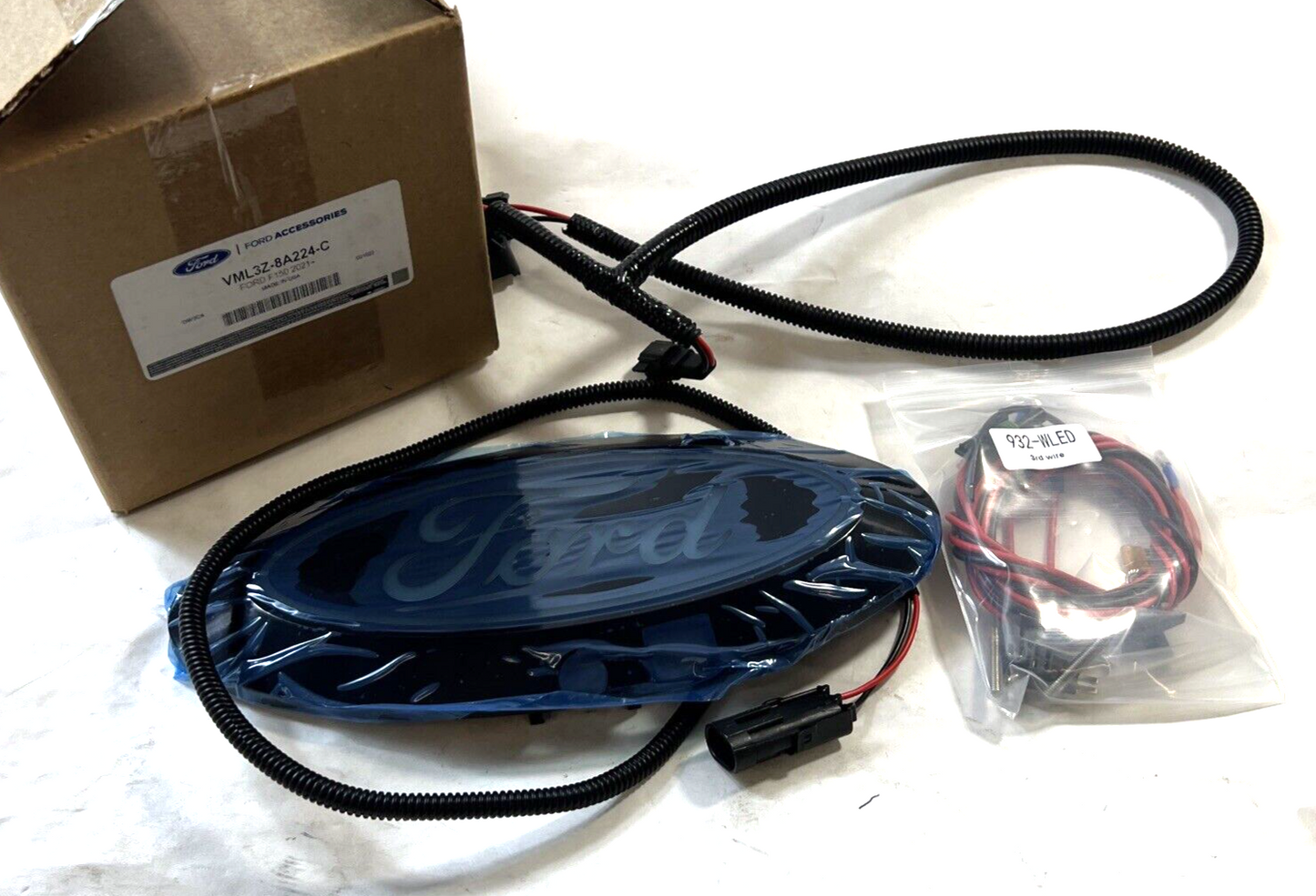 NEW OEM Ford Lighted Grille Emblem w/ Halogen Headlamps with Camera VML3Z8A224C