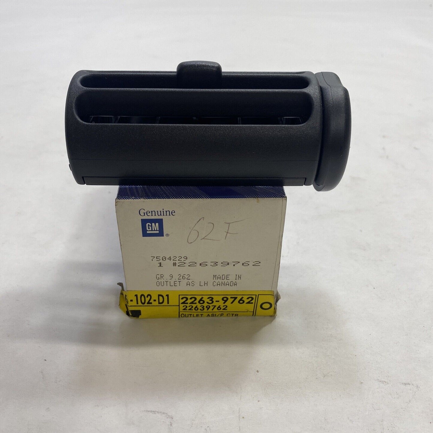 New OEM GM Pontiac Grand Am Center Air Vent 1992-95  22639762