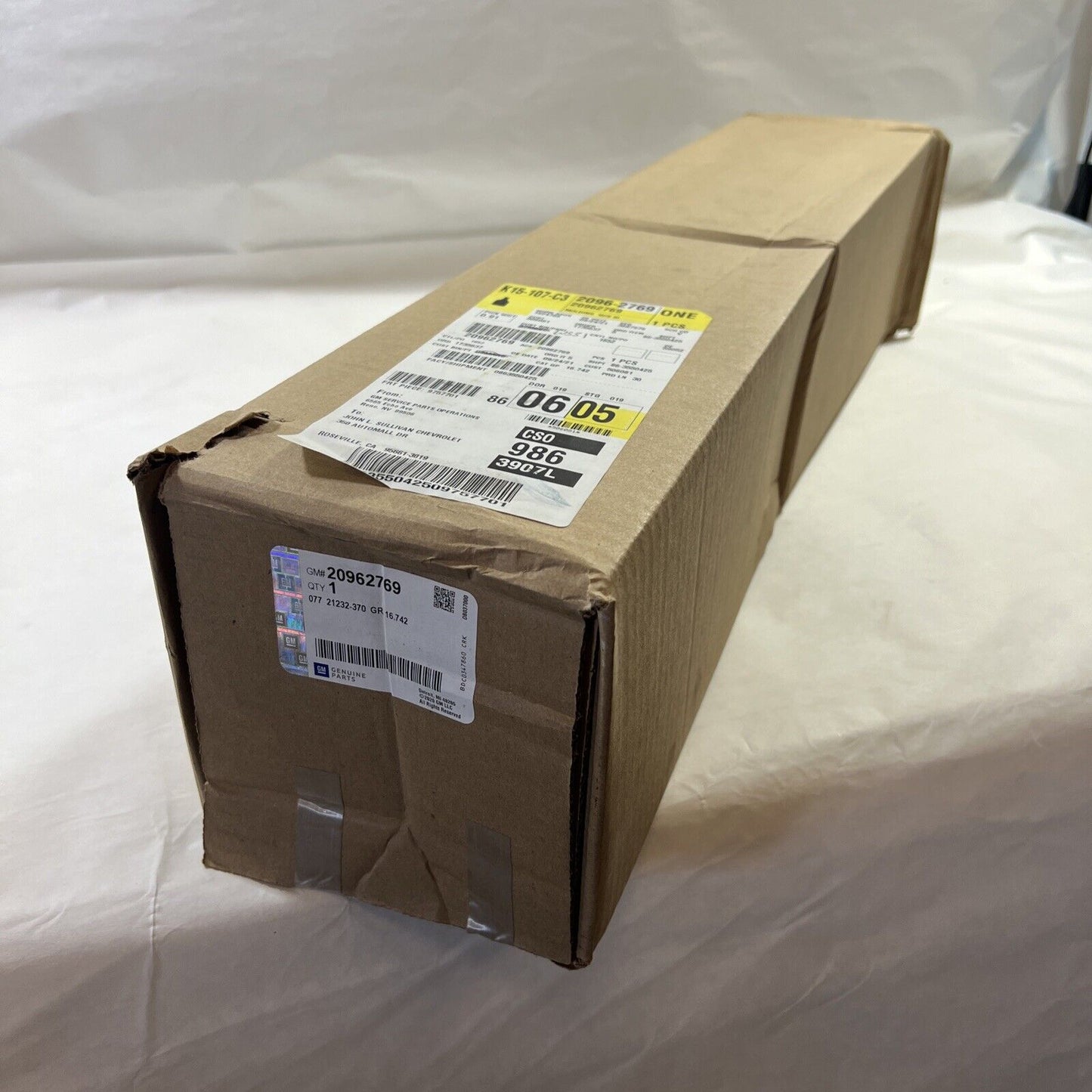 Genuine OEM GM Chevrolet Right Side Windshield Pillar Trim 2007 - 2014 20962769