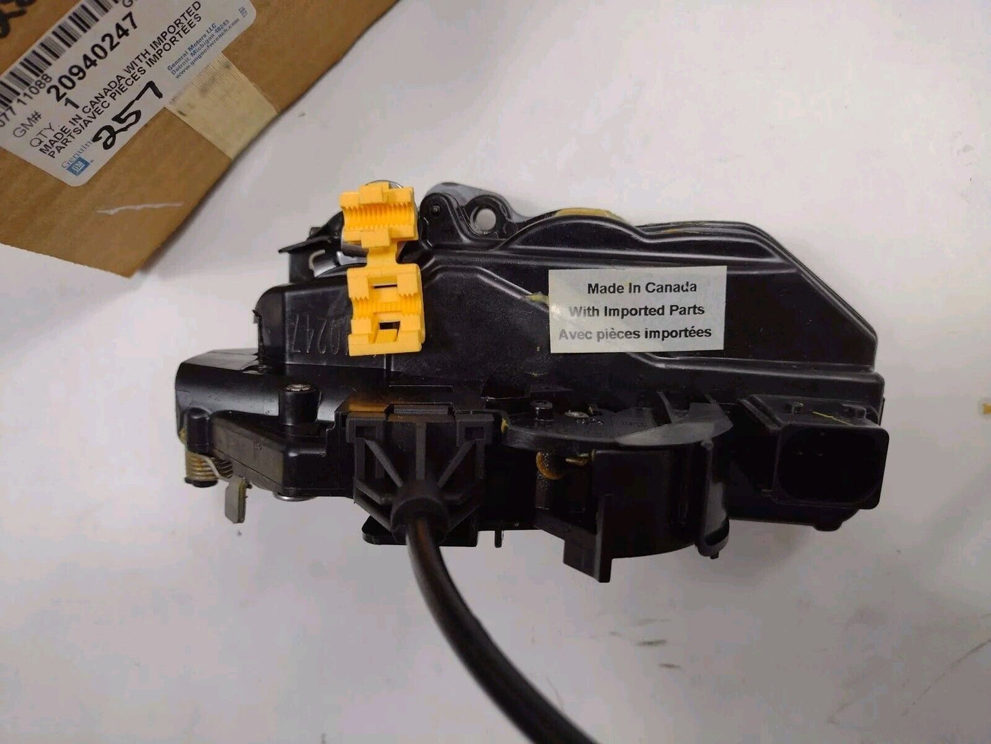Genuine OEM GM Buick Enclave Door Latch Assembly Front Right 2007-2017 20940247