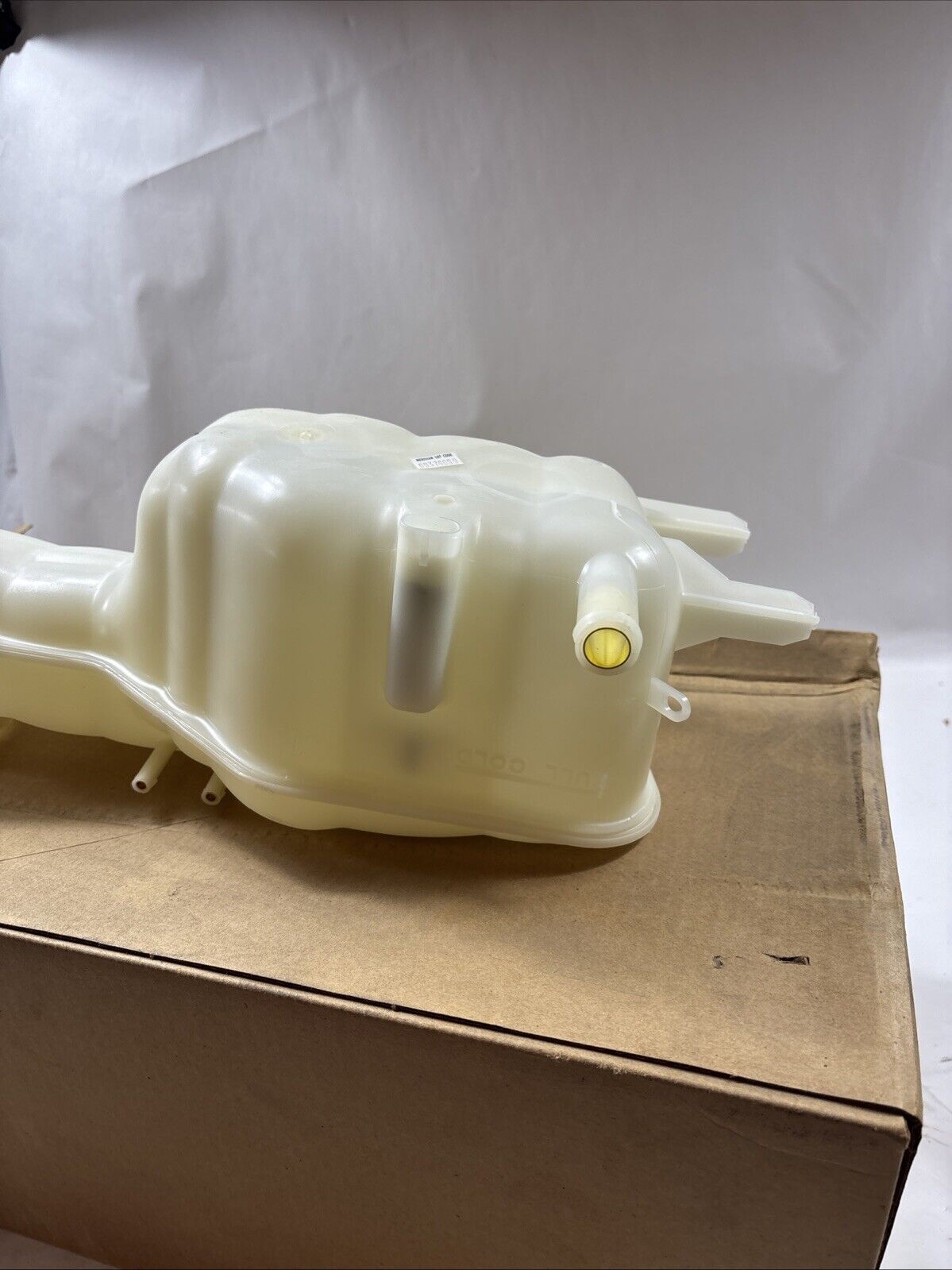 Genuine OEM GM ACDelco 22639946 Engine Coolant Recovery Tank