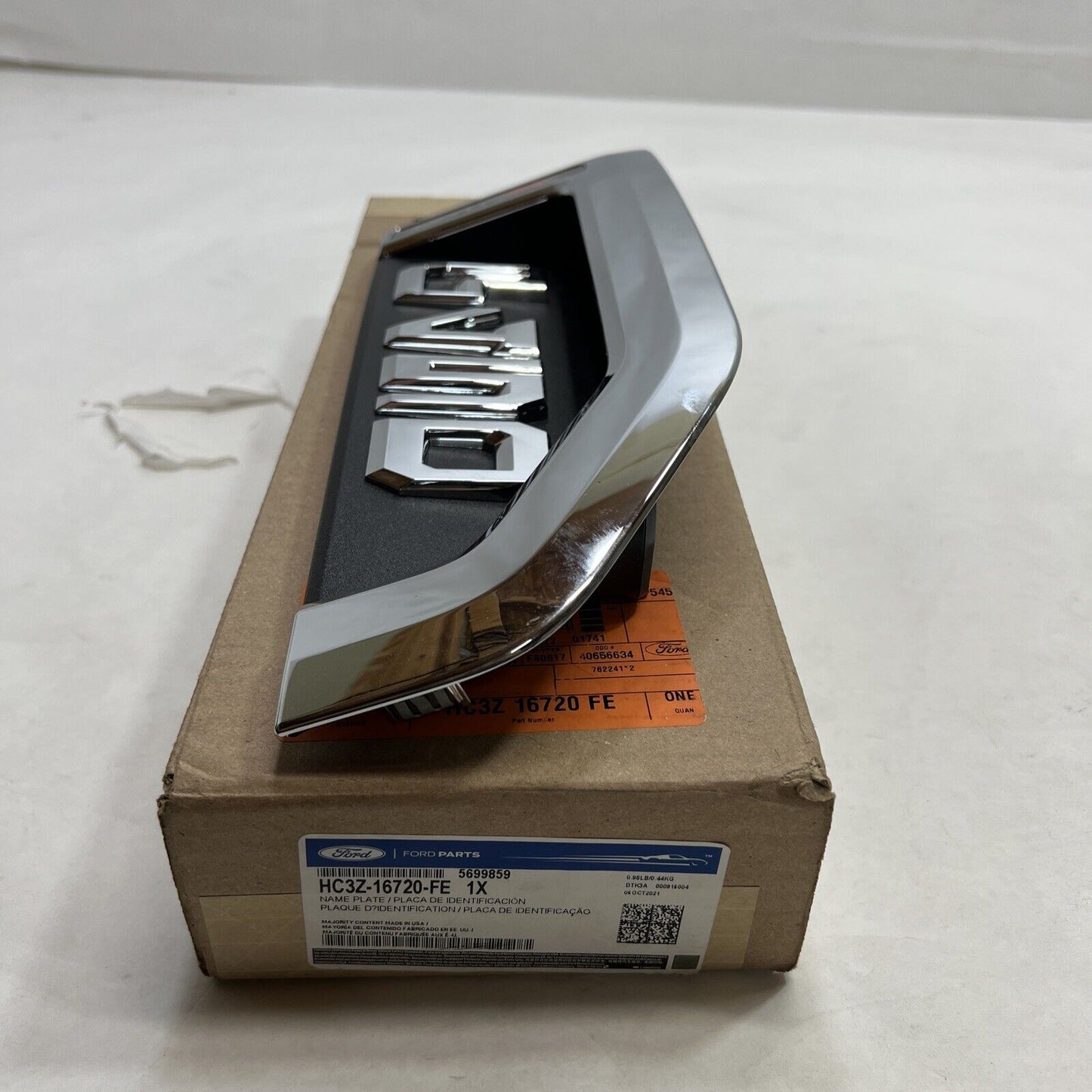 New OEM Ford F-450 Super Duty Front Right Fender-Emblem Badge  HC3Z16720FE