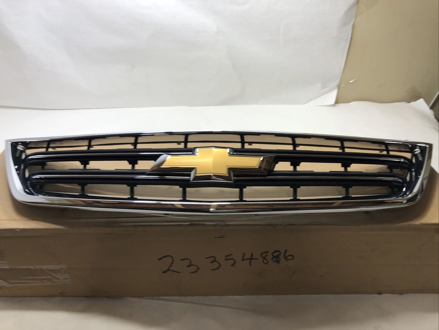New OEM GM 2014-2020 Chevy Impala Front Bumper Upper Grille Chrome 23354886