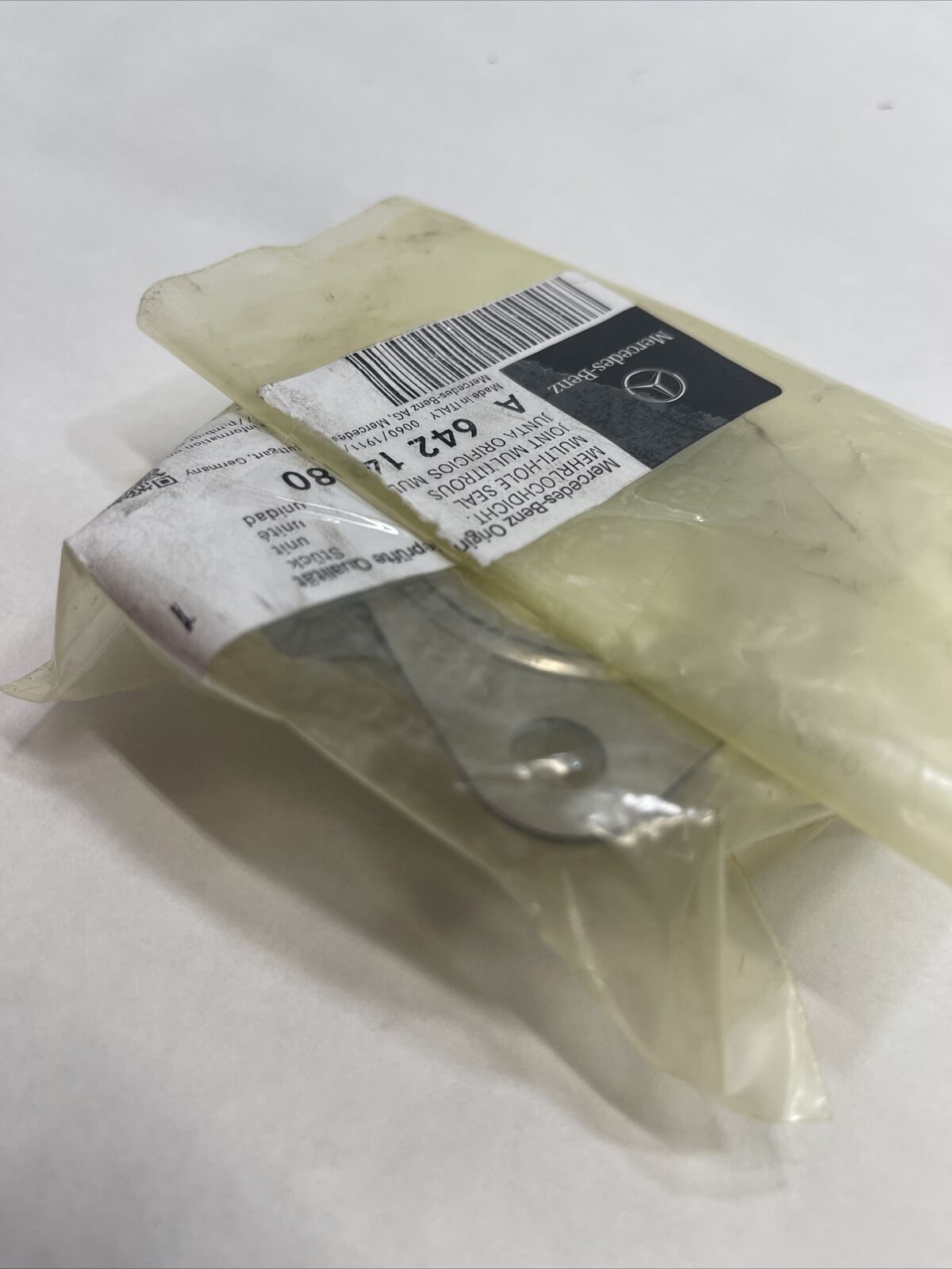 New OEM Genuine Mopar Sprinter 2500 07-09 Exhaust Manifold Upper Seal 68086657AA