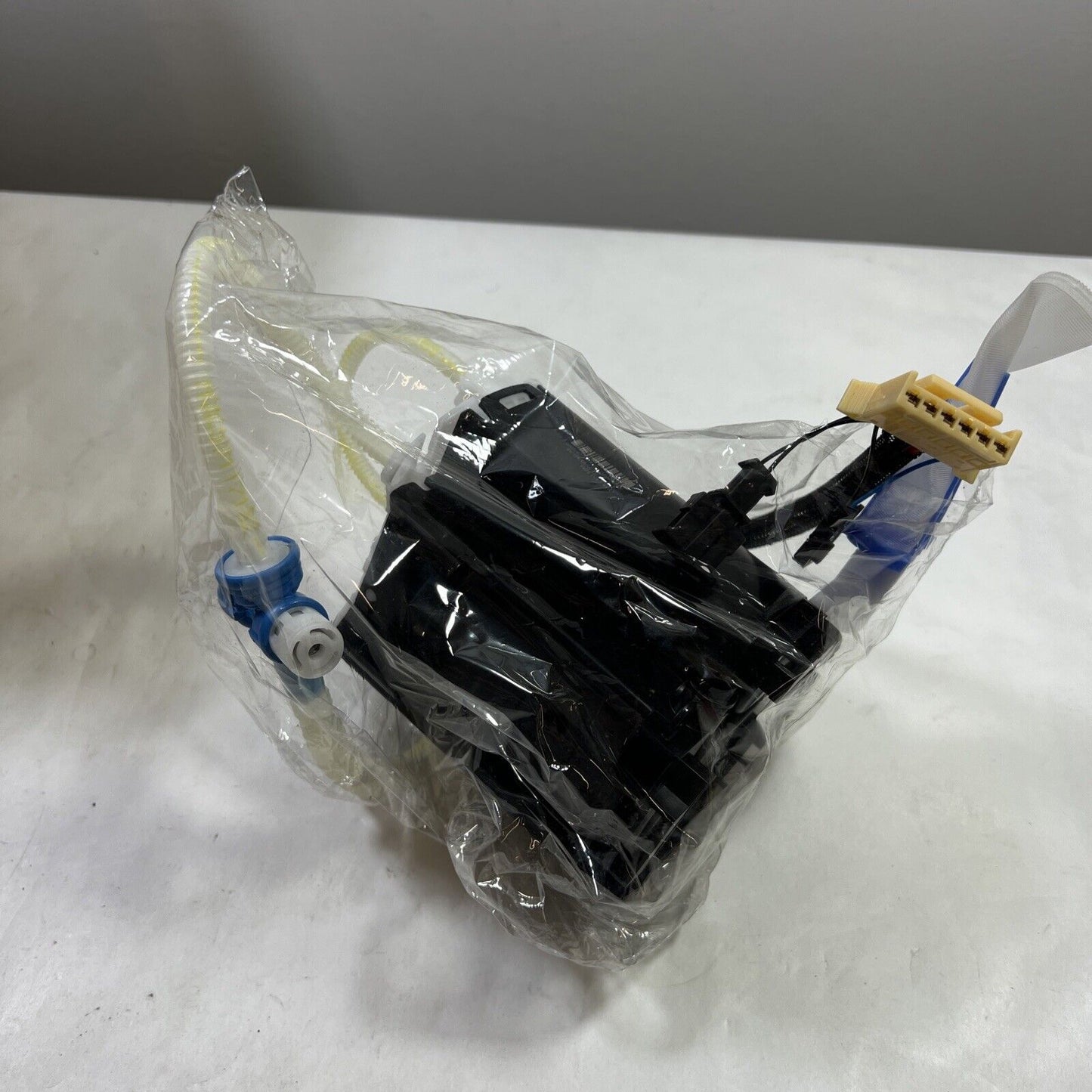 Genuine OEM Land-Rover Fuel Pump Assembly LR043385