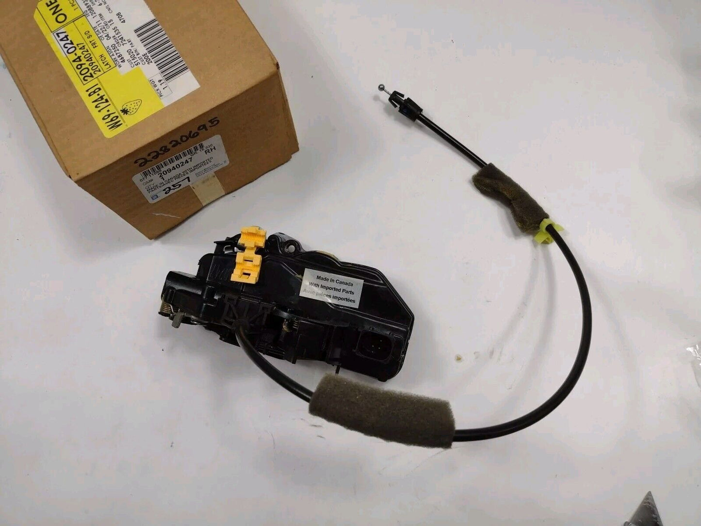 Genuine OEM GM Buick Enclave Door Latch Assembly Front Right 2007-2017 20940247